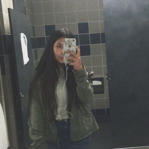 Meet your Posher, Vivi